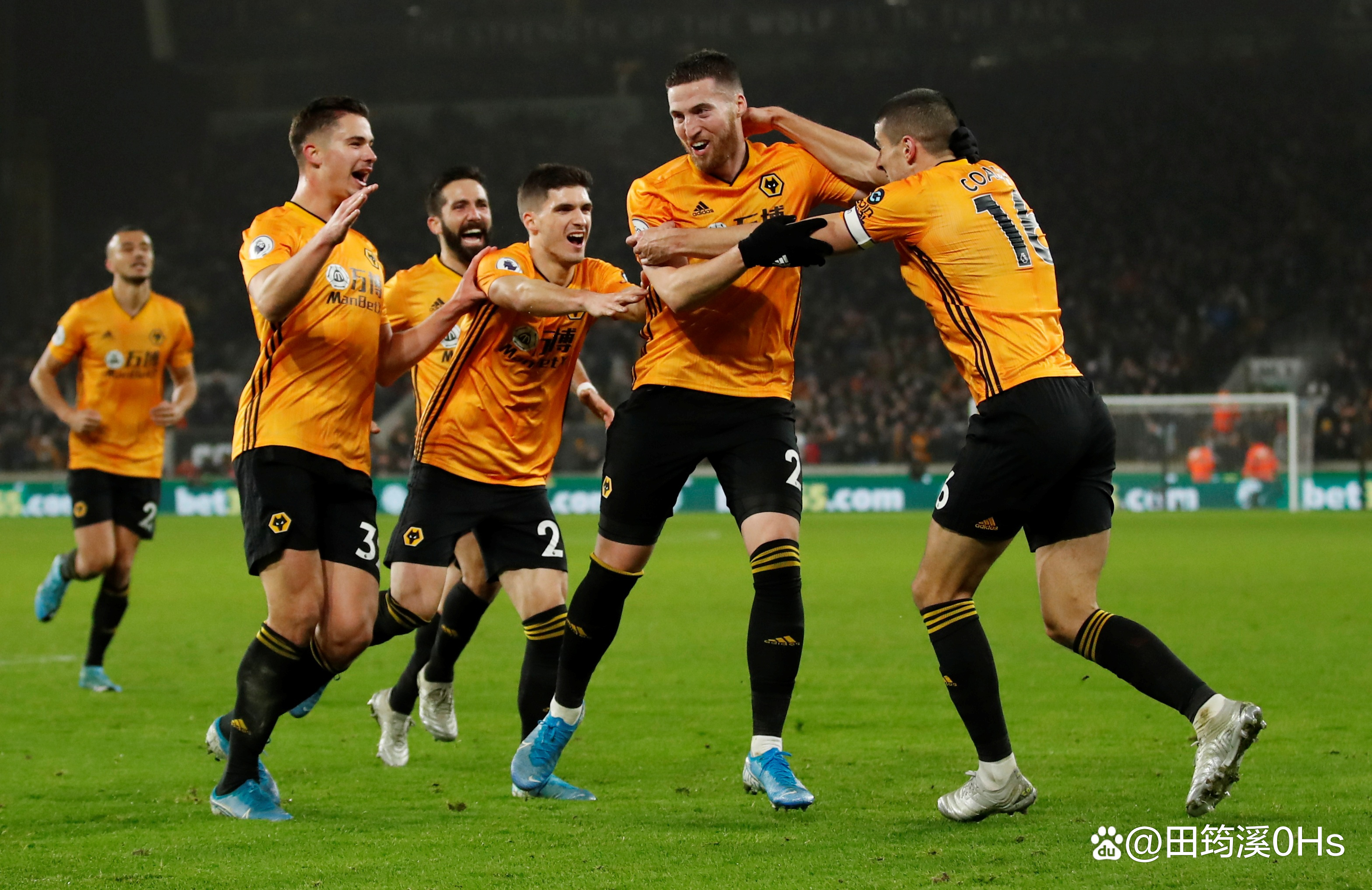 曼联客场逼平狼队，欧冠悬念依旧